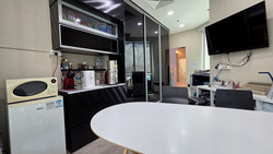 Sunshine Plaza (D7), Office #557114271